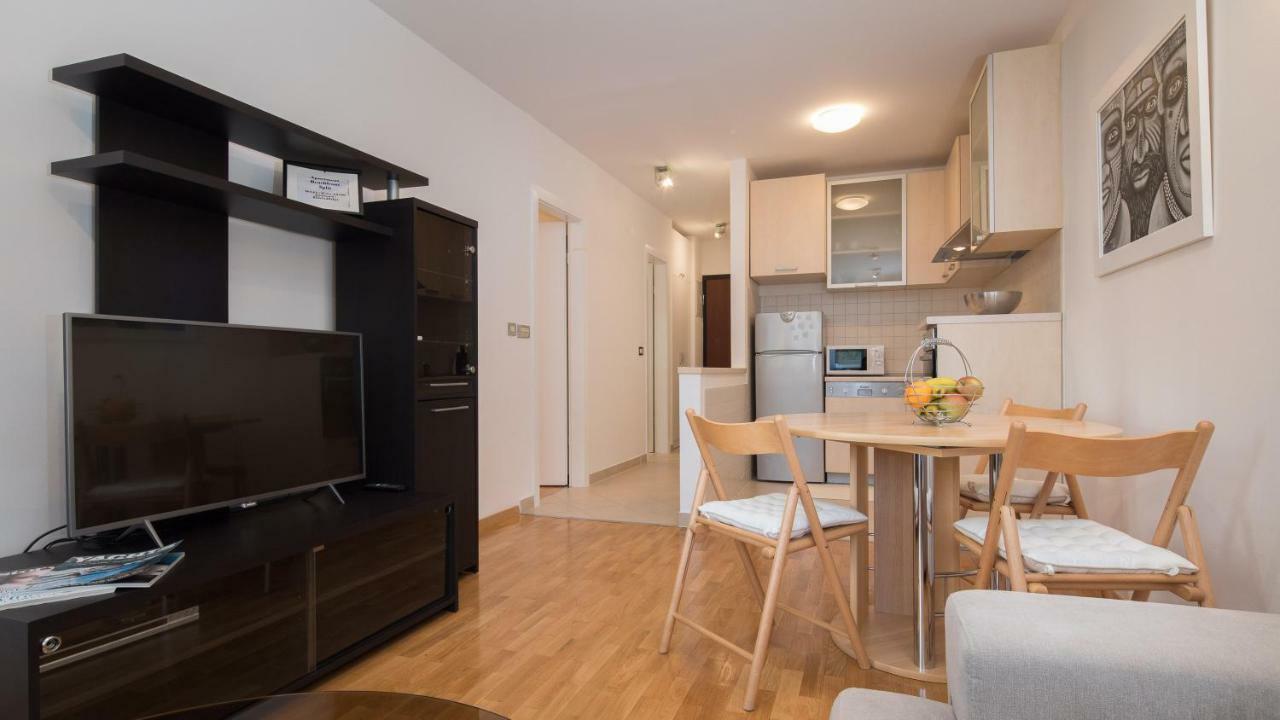 Beachfront Split Apartment Exterior foto